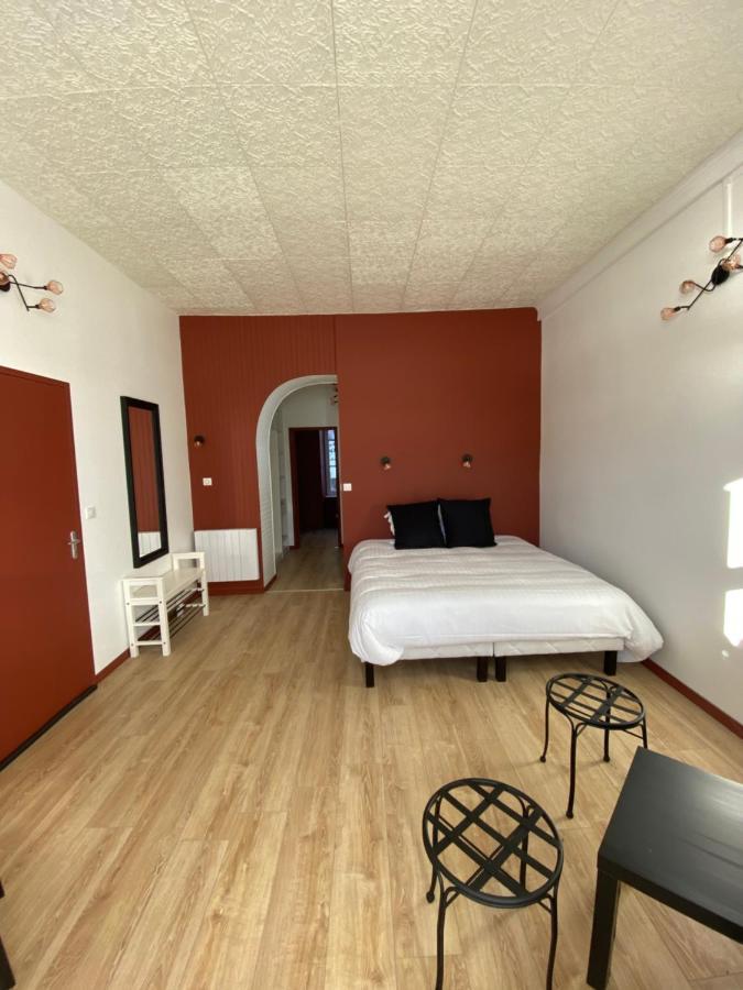 Hotel La Bonne Hotesse Chambon-sur-Lac Eksteriør billede