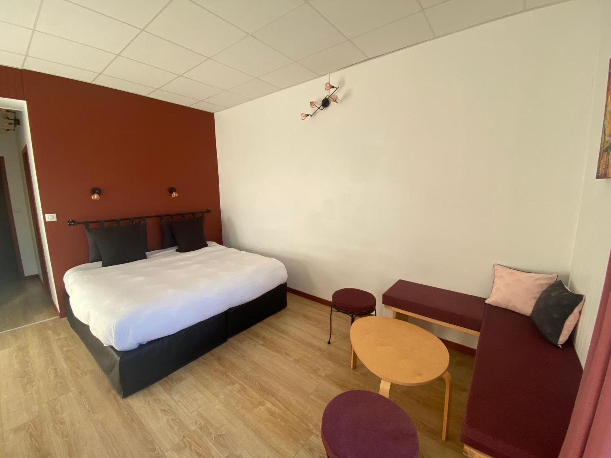 Hotel La Bonne Hotesse Chambon-sur-Lac Eksteriør billede