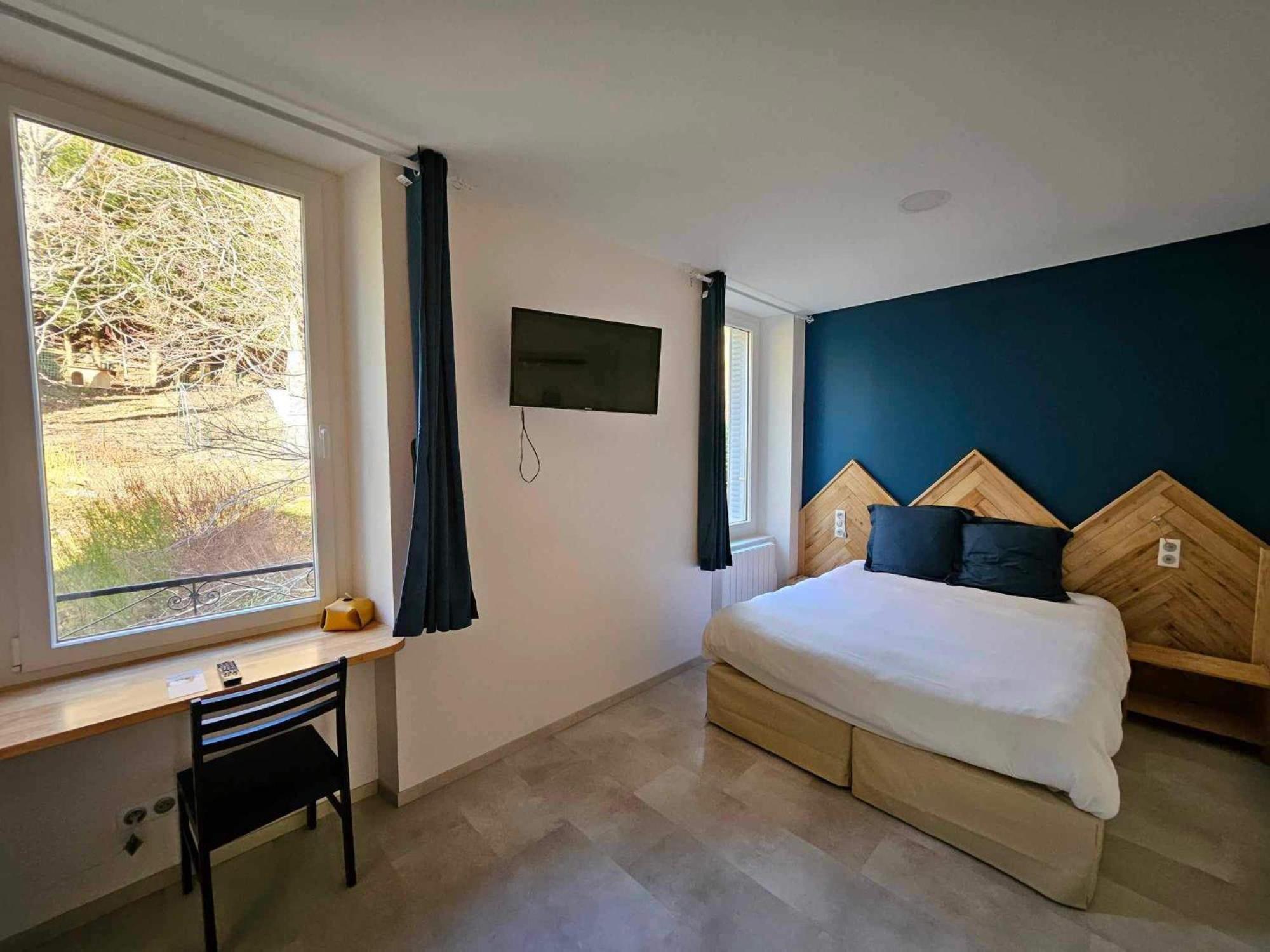Hotel La Bonne Hotesse Chambon-sur-Lac Eksteriør billede